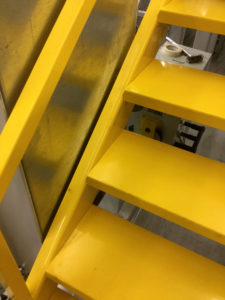 Treppe Gelb Lagerbühne Stahlbaubühne